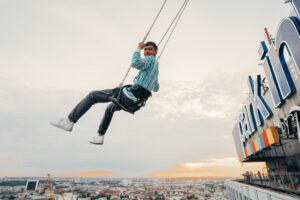 Schaukeln am Park Inn Hotel