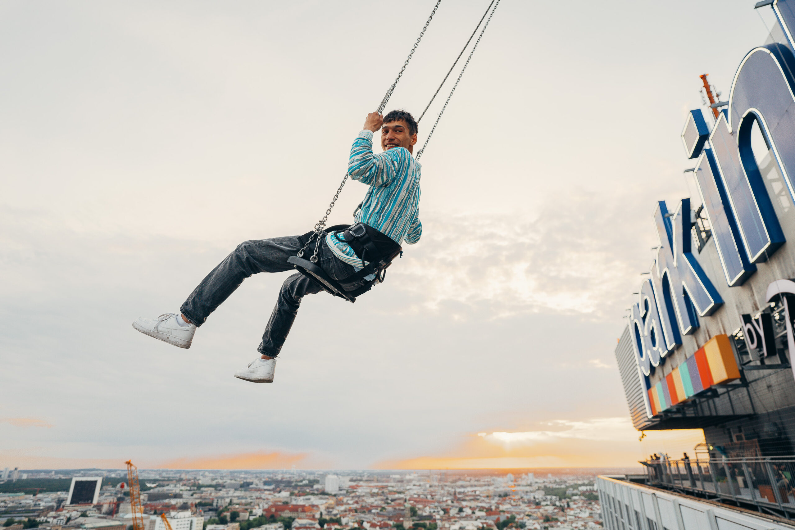 Schaukeln am Park Inn Hotel
